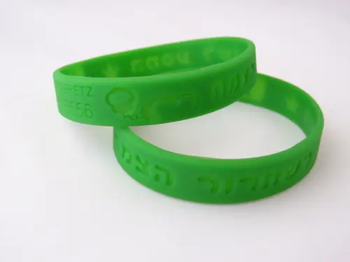 צמידי סיליקון מוטבעים