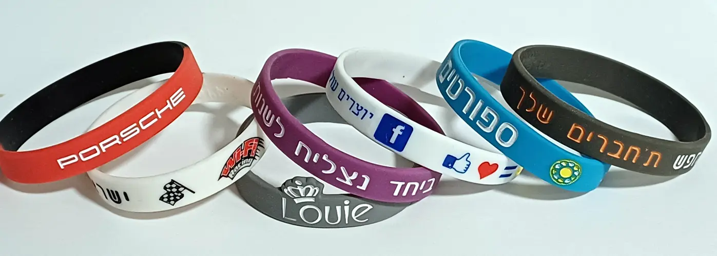 צמידי סיליקון צבעוניים בעיצוב אישי